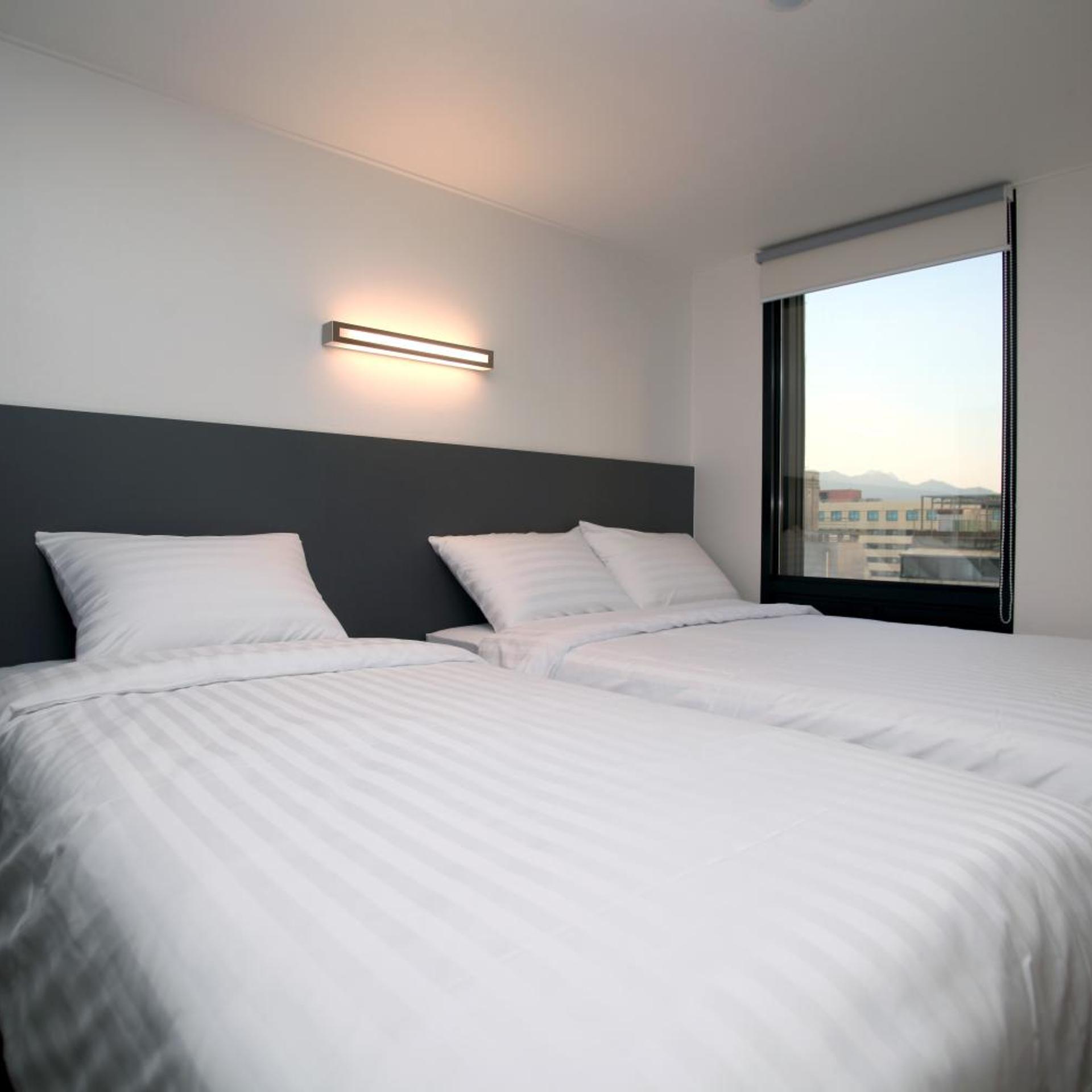 Deluxe, Twin Beds
