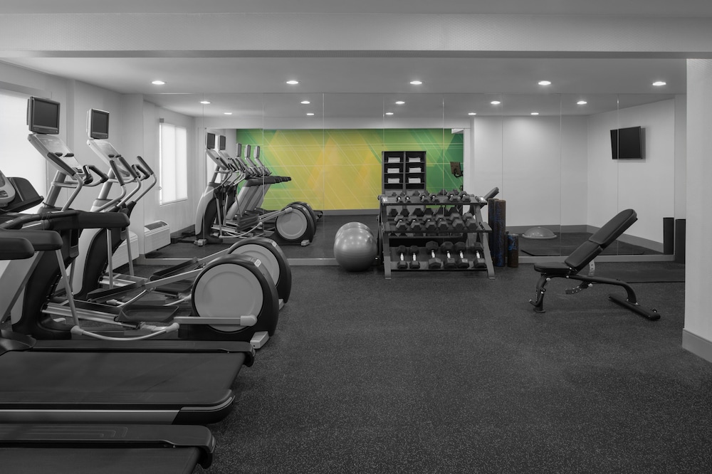 Holiday Inn Hasbrouck Heights Hotel 18/40