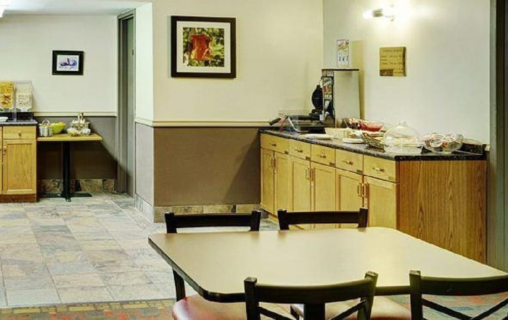 Lakeview Inn And Suites Thompson 25/28