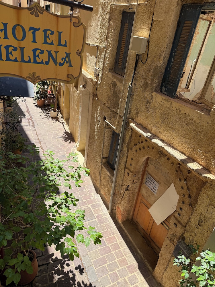 Helena Hotel 4/50