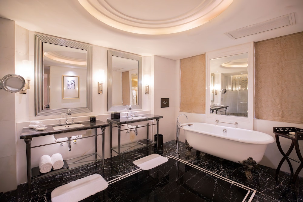 FAIRMONT PEACE HOTEL 50/50
