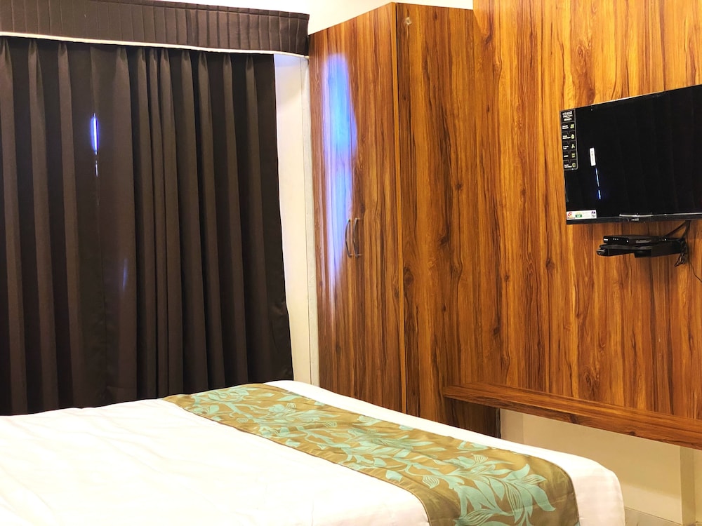 The Grand Sarovar Inn and Suites 9/19