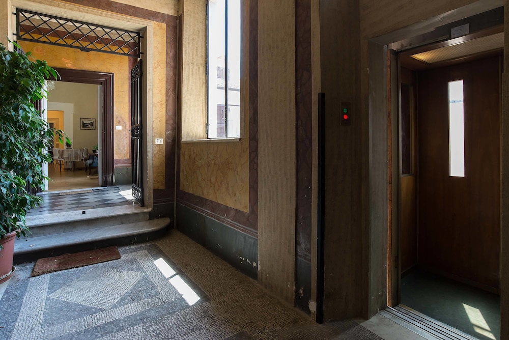 Trevi Rome Suite 23/50