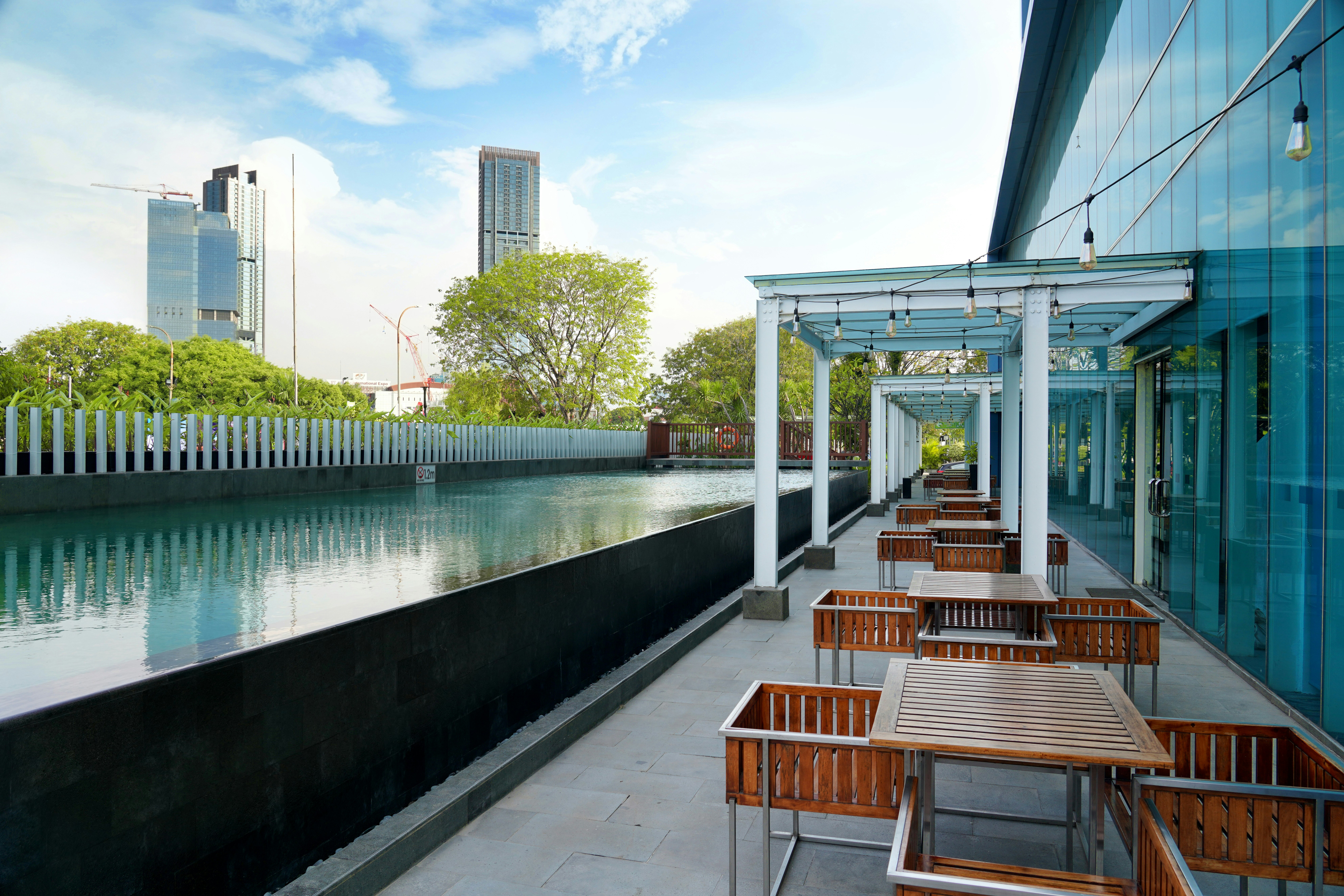 Holiday Inn Express Jakarta International Expo 71/75
