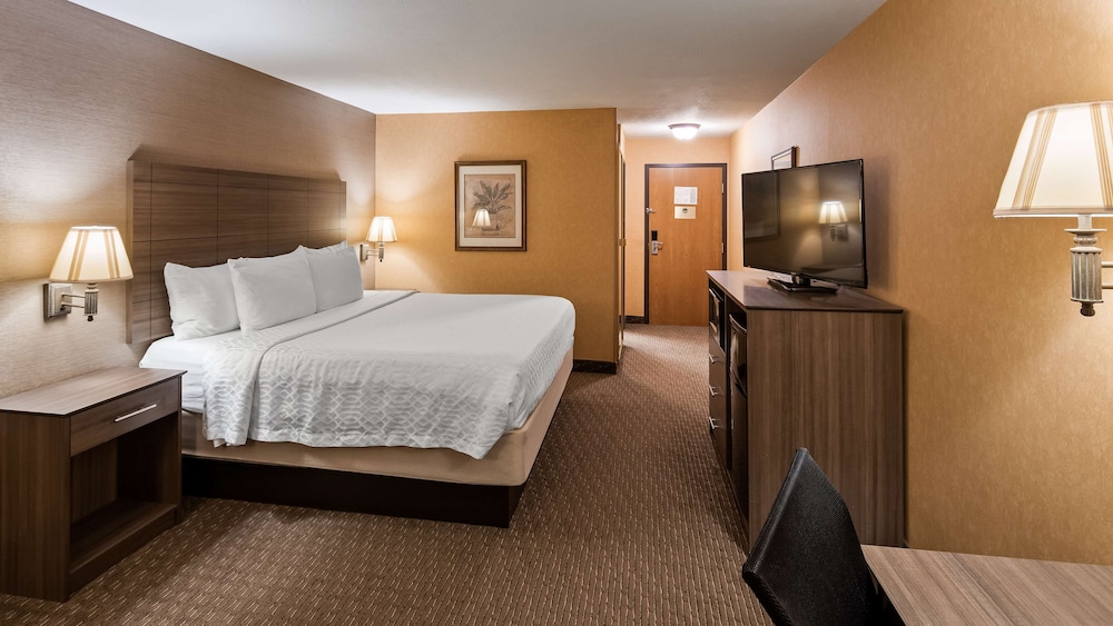 Best Western Plus North Canton Inn & Suites 26/62
