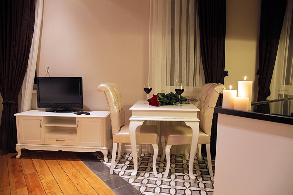 Frida Suites 51/55