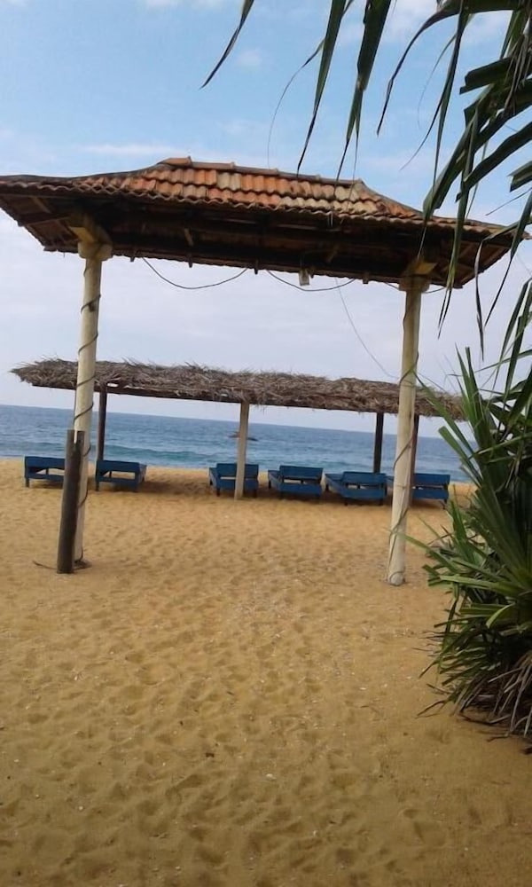 Ravana Beach Cabanas 30/36