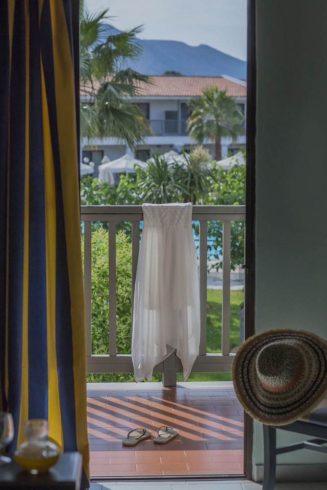 Golden Coast Hotel and Bungalows 32/75