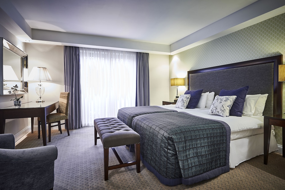 Wrightington Hotel And Country Club 24/80