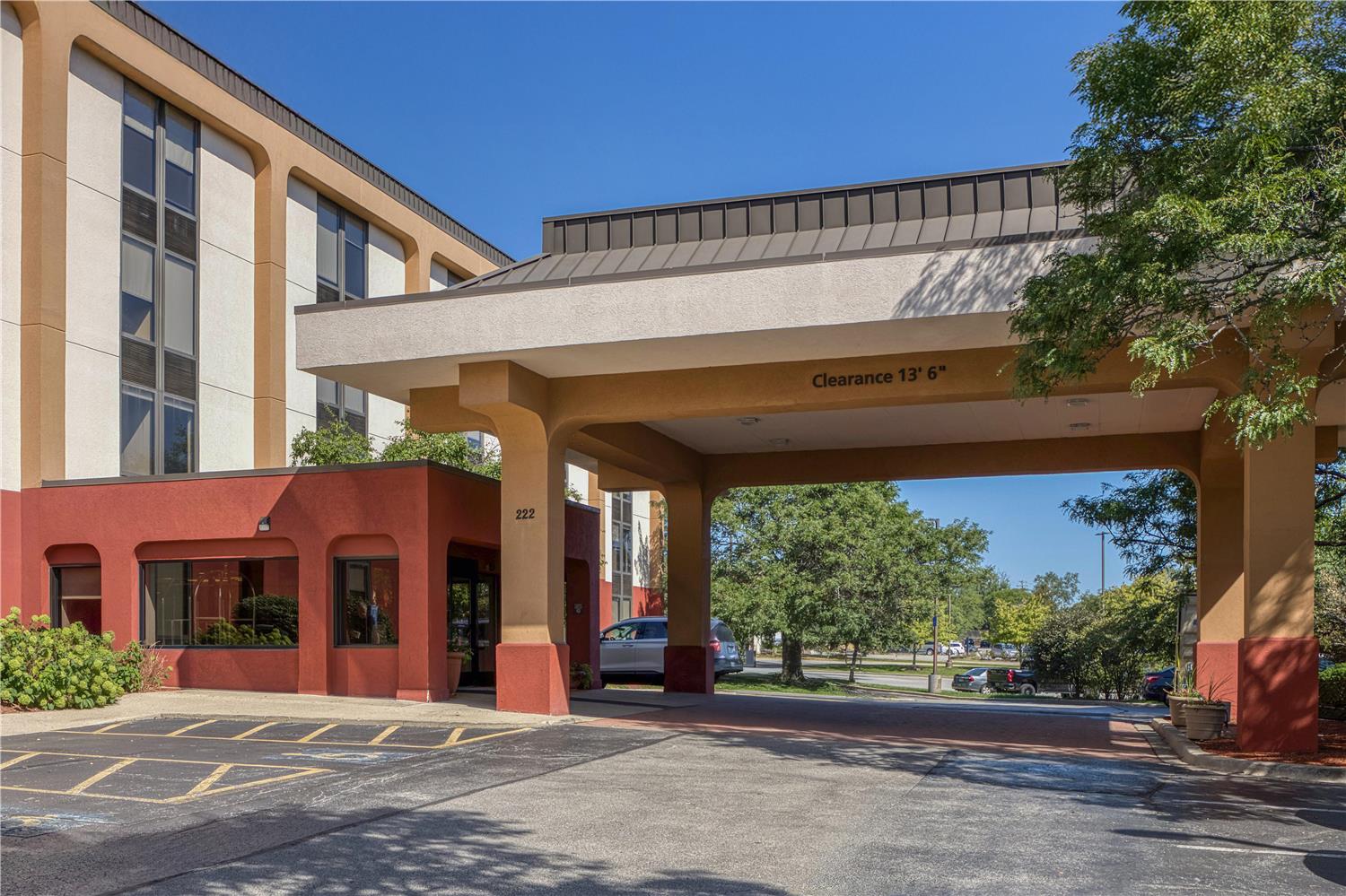 Surestay Plus Hotel By Best Western Chicago Lombard 34/36