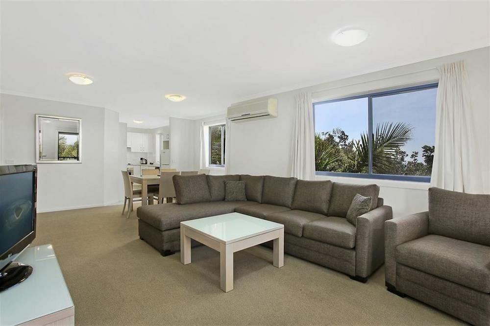 South Pacific Apartments 22/30