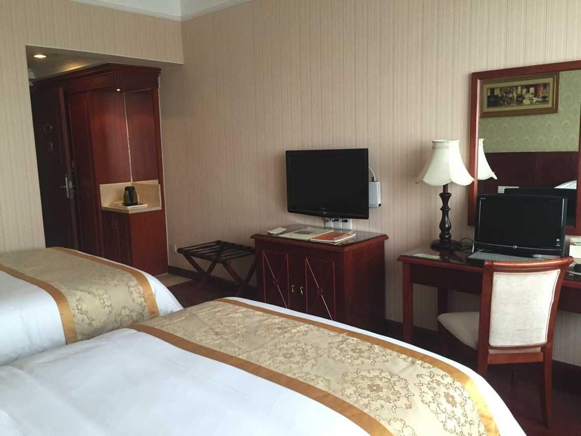 BUSINESS, TWIN BEDS