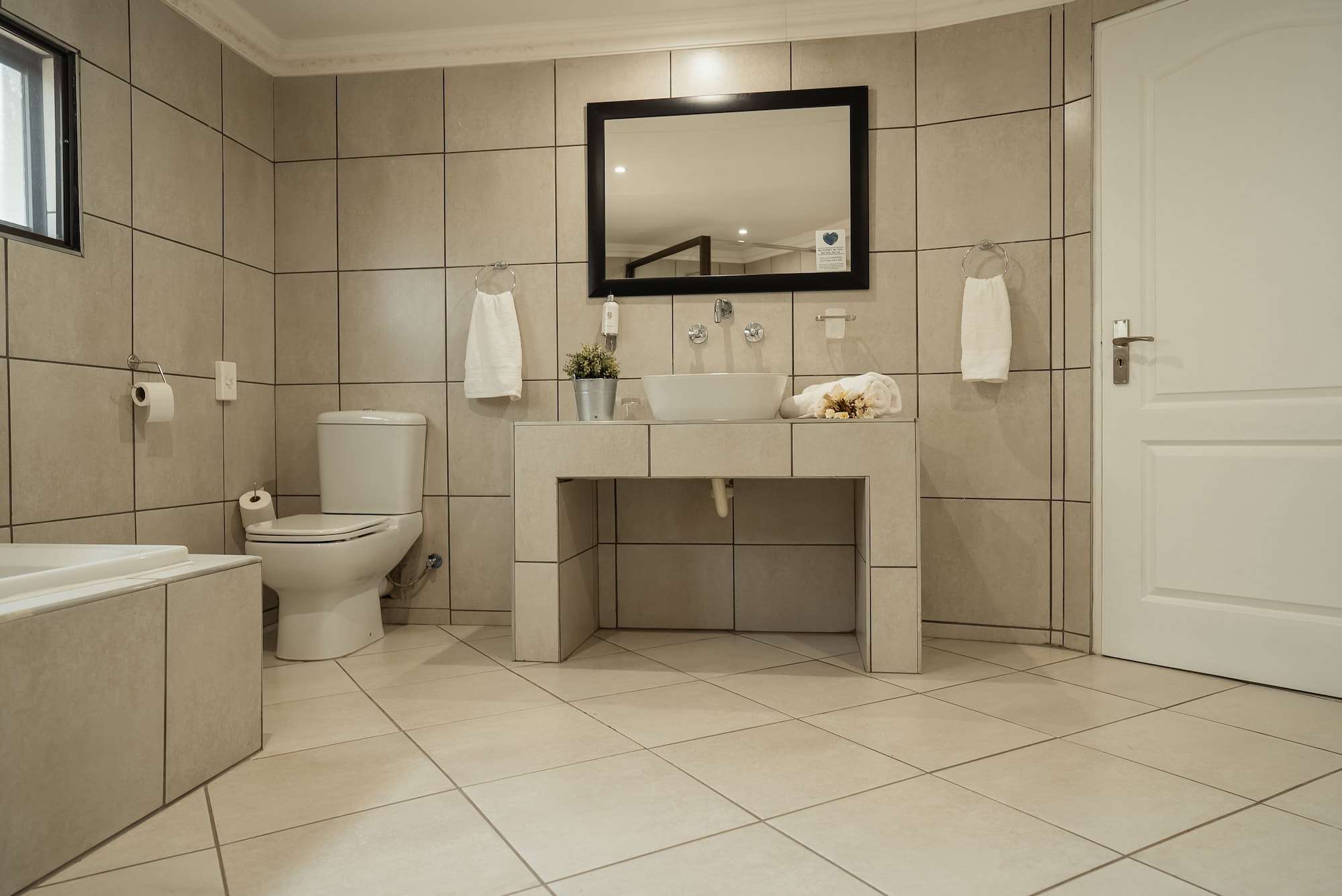 Superior, King Bed, Tshukudu Game Lodge 5/5