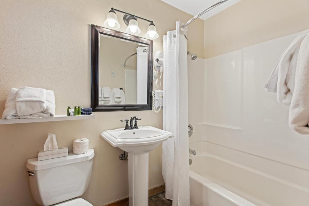 Discovery, 2 Bedrooms, Suite, Balcony