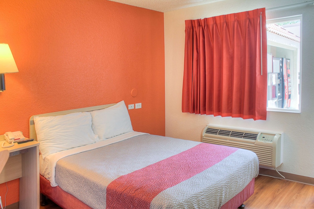 Motel6 Lancaster, CA 24/53