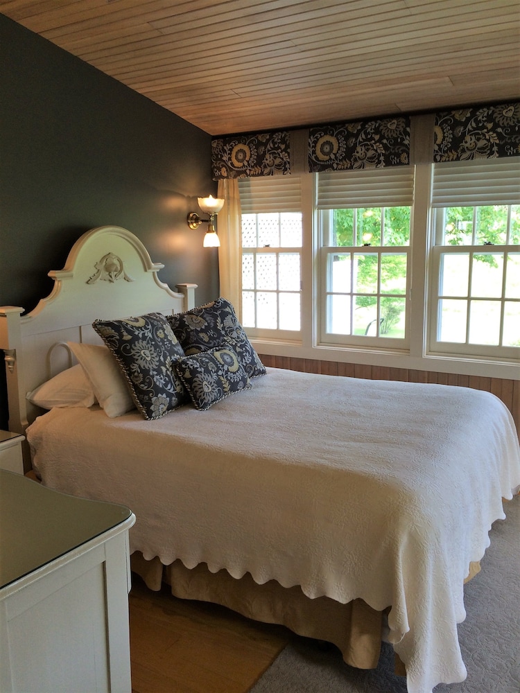 The Inn at Round Barn Farm 45/70