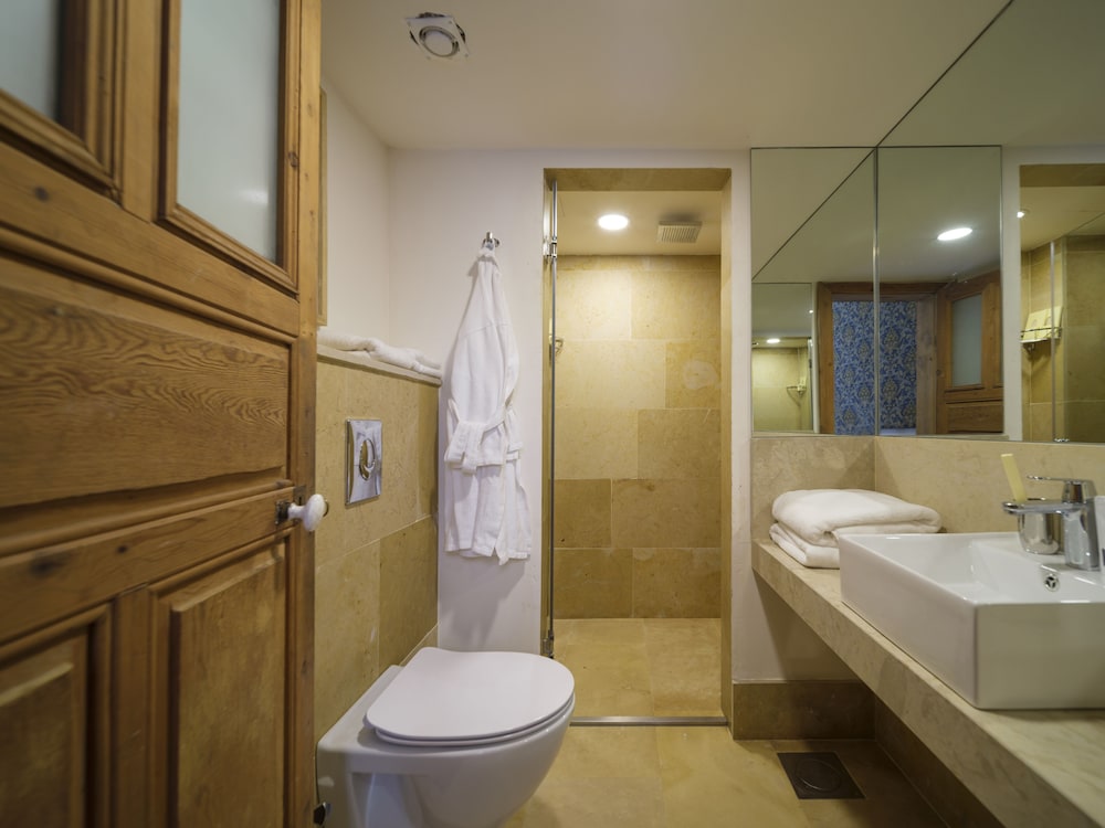 Arthaus Beirut 44/50