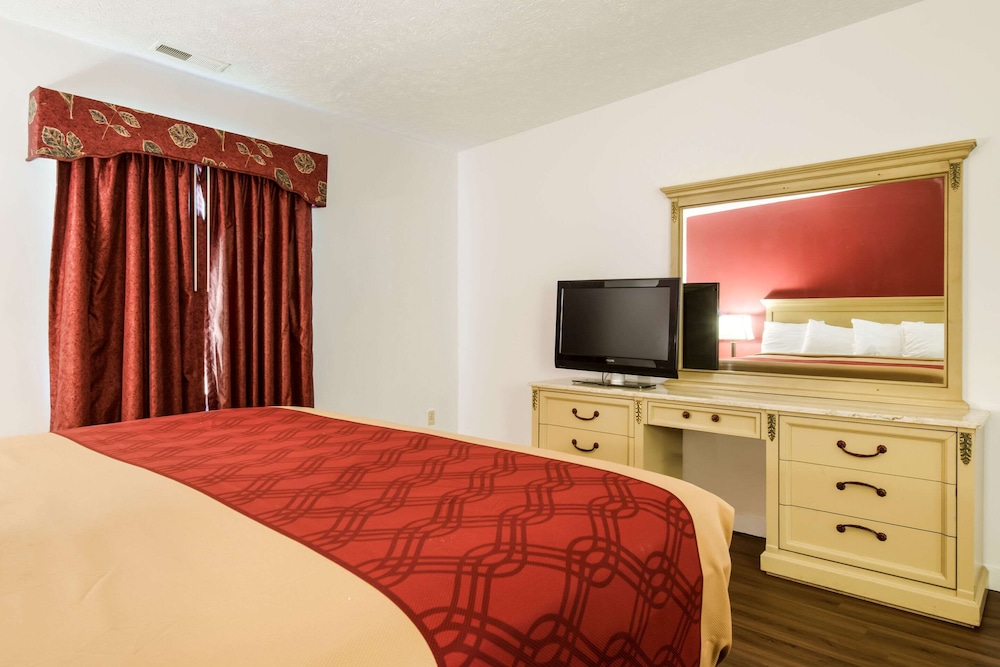 Econo Lodge Inn & Suites Lake Harmony - Pocono Mountains Area 11/29