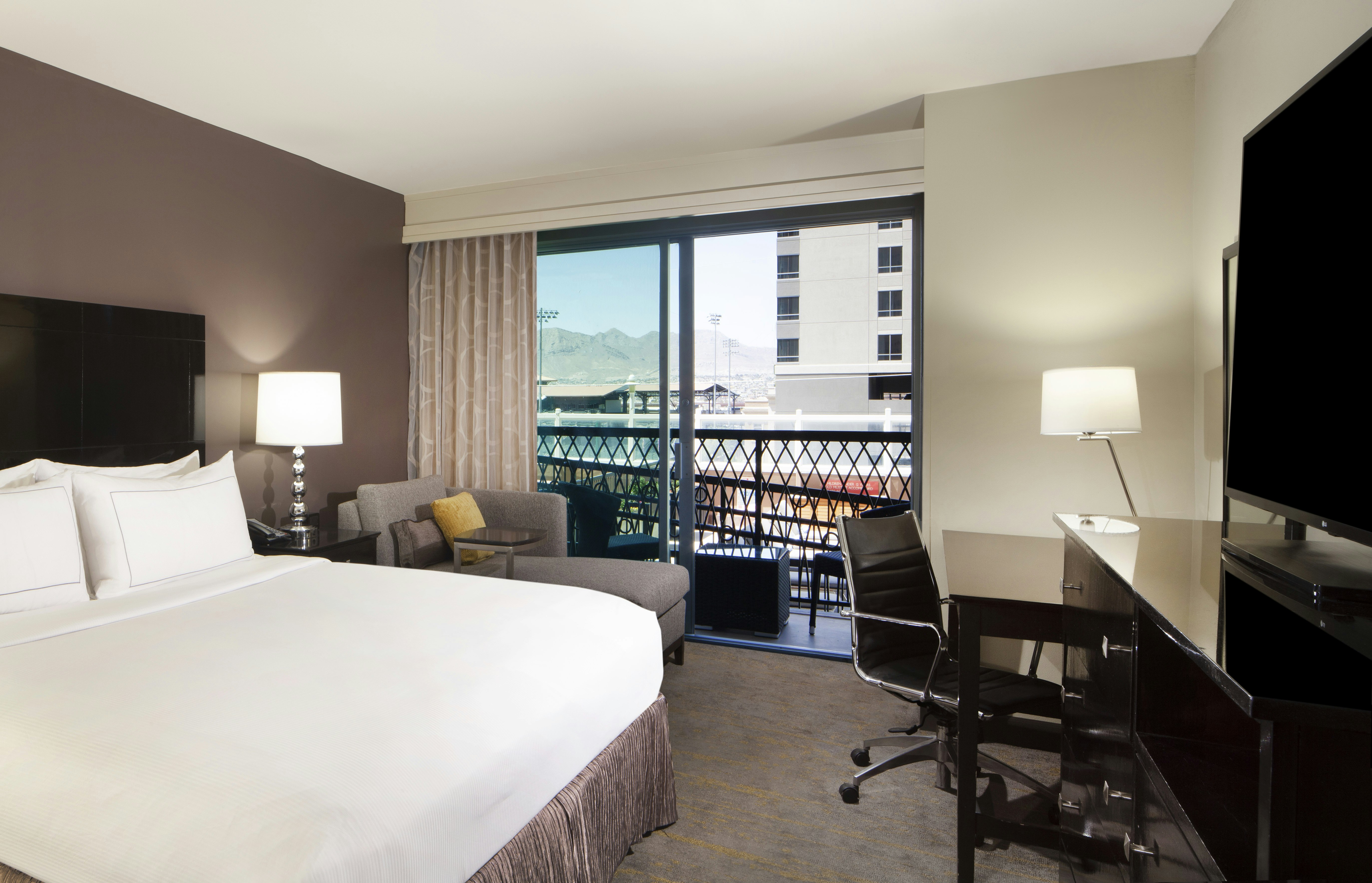 ROOM, KING BED, POOL VIEW, PATIO