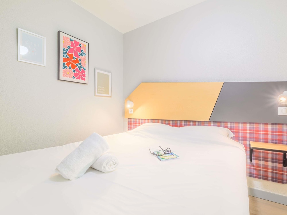 Pop, Double Bed, Garden Area