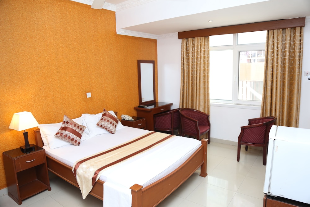 Rainbow Hotel 18/50