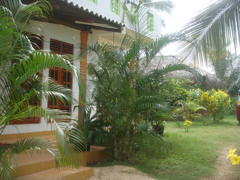 Beach Lagoon Guest House 49/50