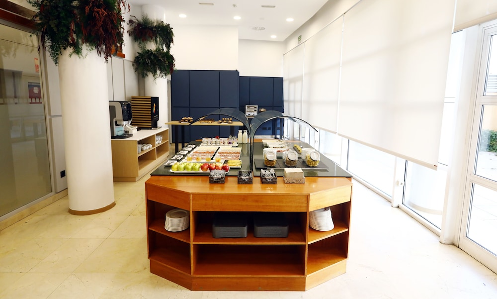 Travelodge Madrid Coslada Aeropuerto 53/60