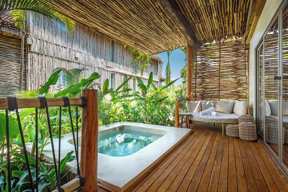 Hotel Shibari Tulum Restaurant and Cenote Club 22/50