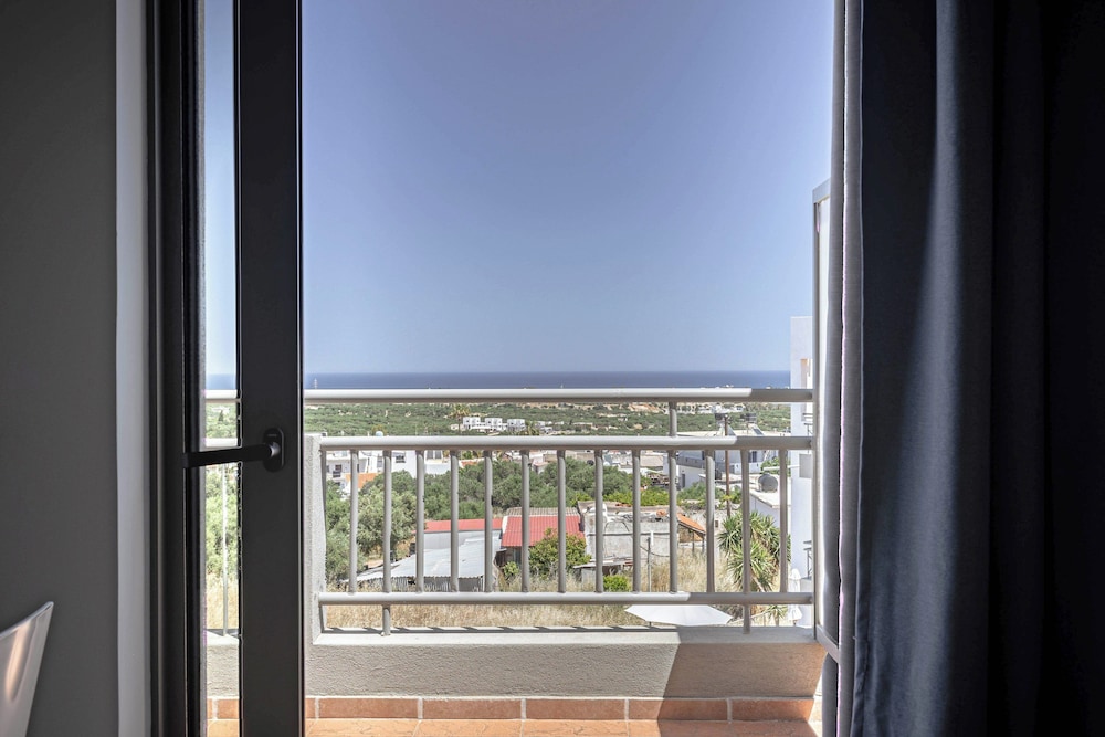 Bella Vista Hotel Apartments 42/49