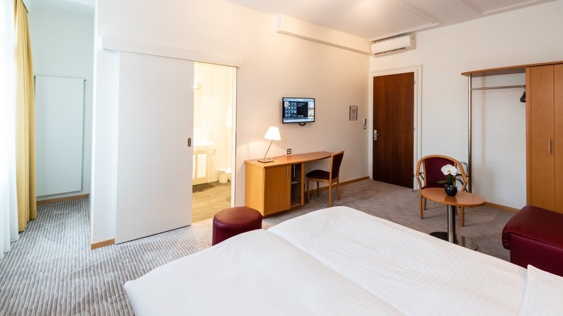 HOTEL ROCHAT 6/25