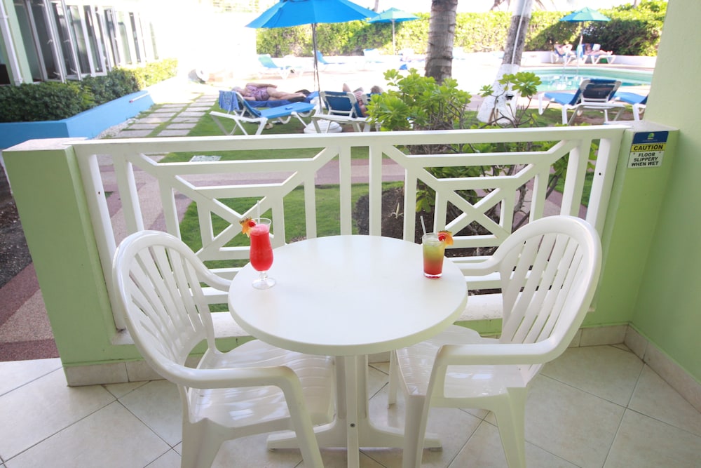 Dover Beach Hotel 44/61