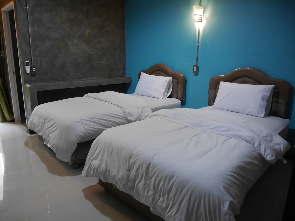 ROOM, TWIN BEDS
