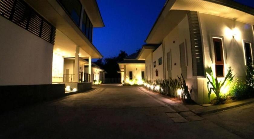 The Sixnature Resort Bangsaen 44/56