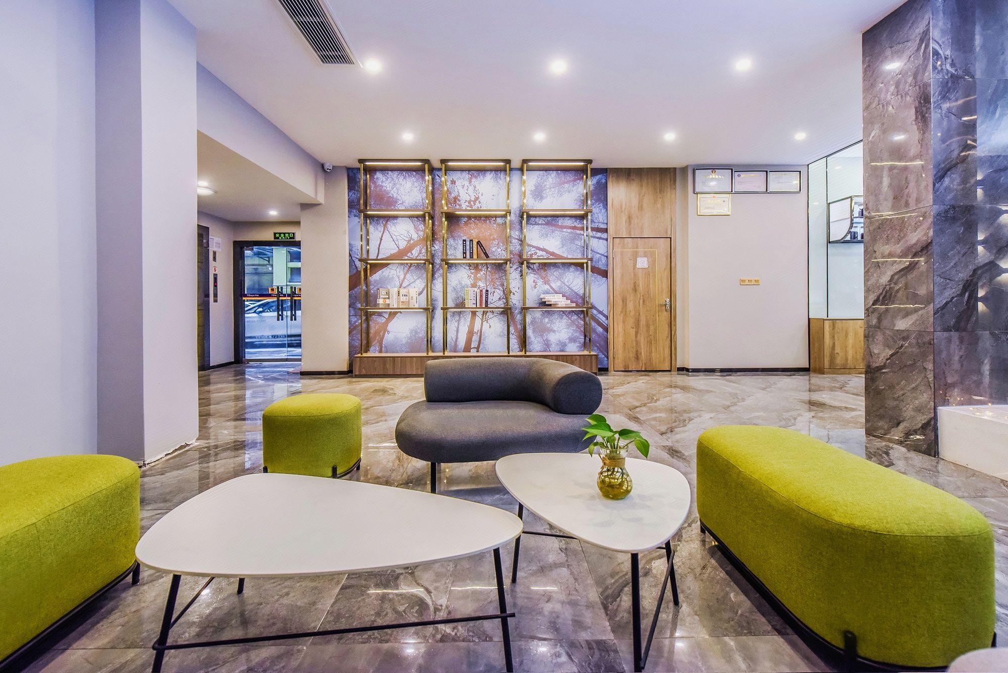 7 Days Inn (Rongchang Commercial Pedestrian Street) 24/28