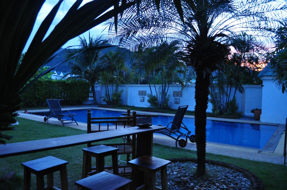 Tropical Hill by Melody Hua-Hin 20/49
