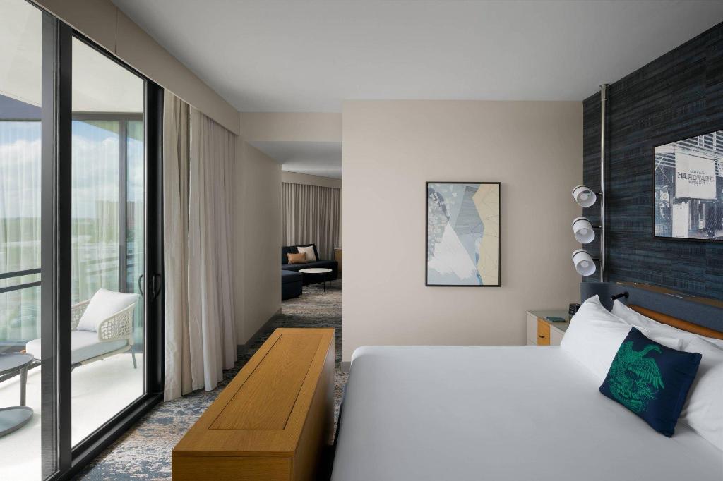 1 Bedroom, Night, Junior Suite, King Bed, City View, Sofa, Balcony, Corner