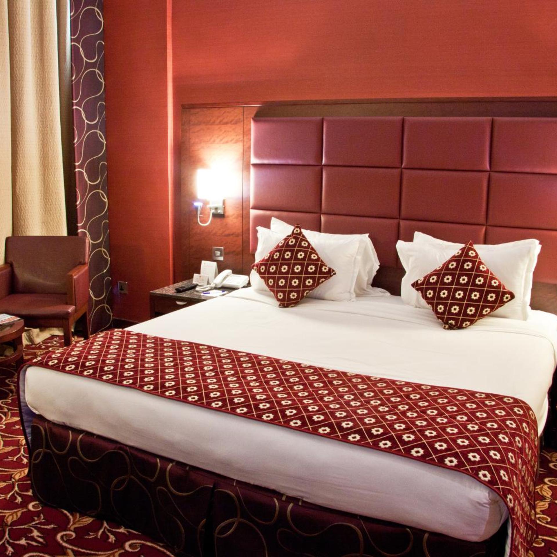 ROYAL, EXECUTIVE, SUITE