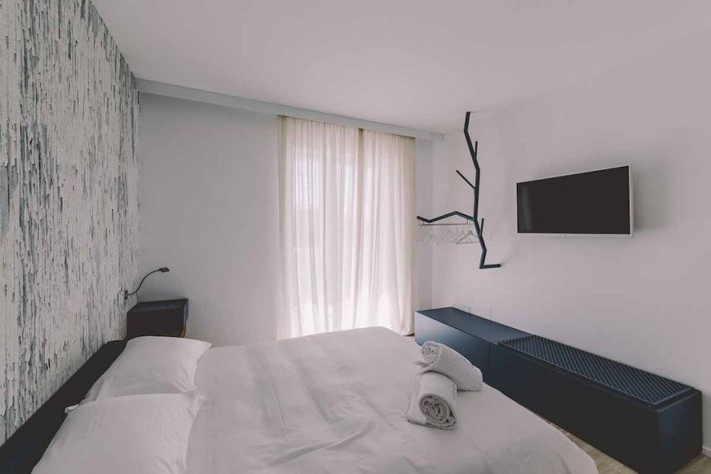 Suite 10 Home Design & Spa 26/69
