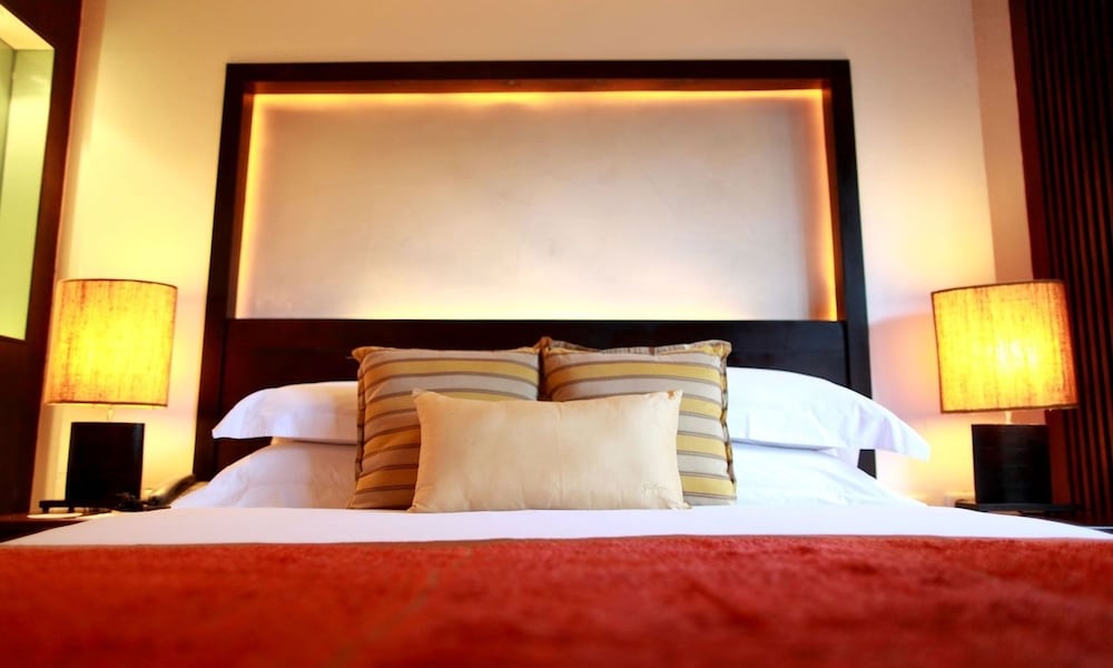 SAFARI BEACH HOTEL 25/48