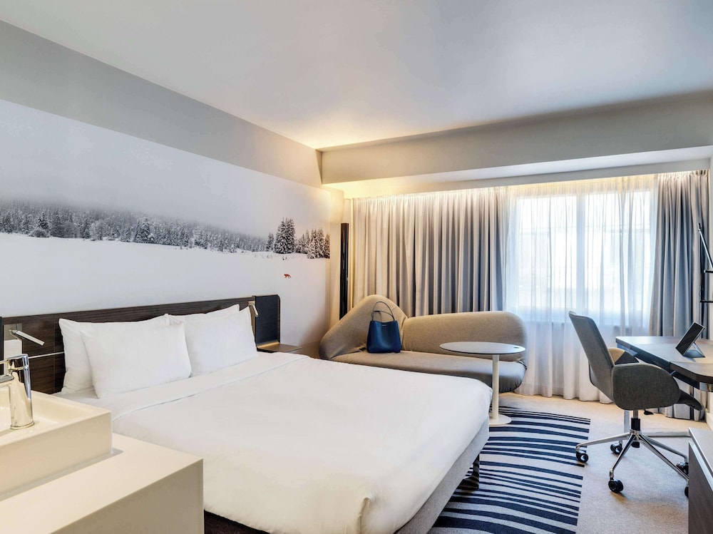 EXECUTIVE, QUEEN BED