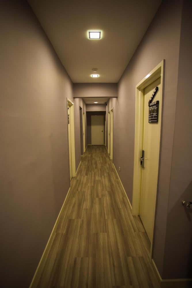 Hollywood Hotel 25/34