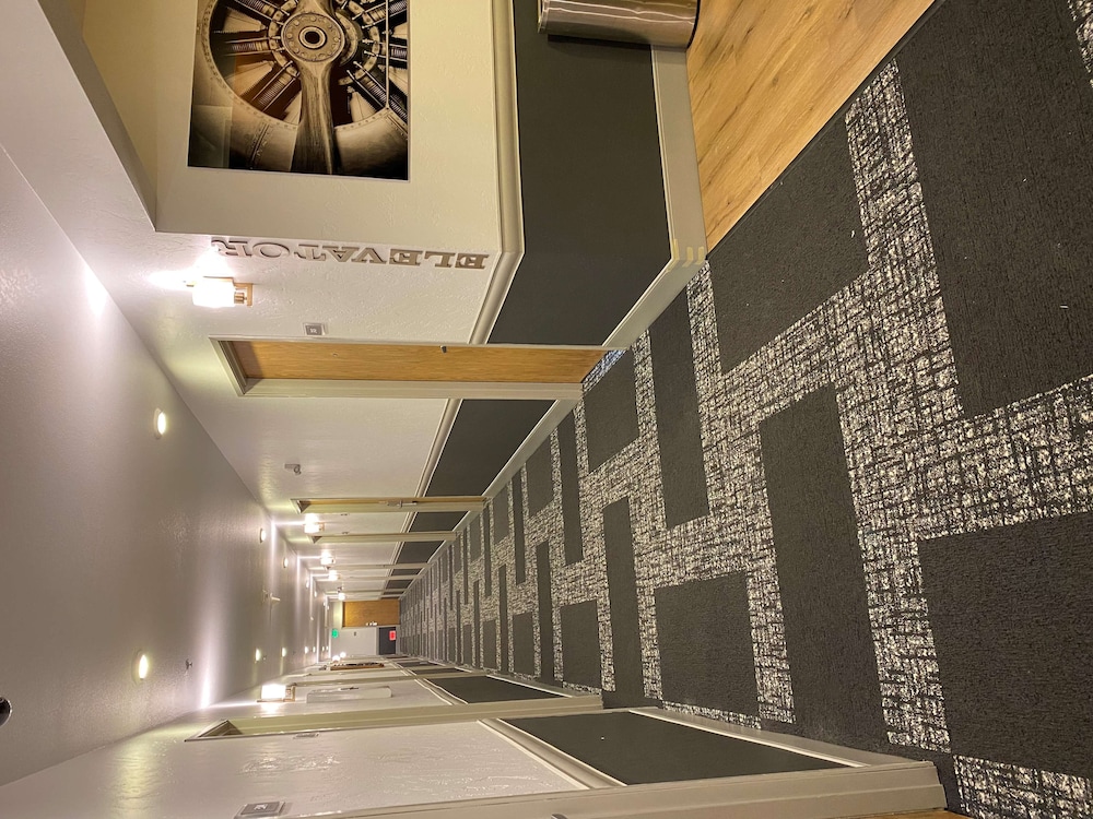 Best Western Plus Peppertree Airport Inn 8/57