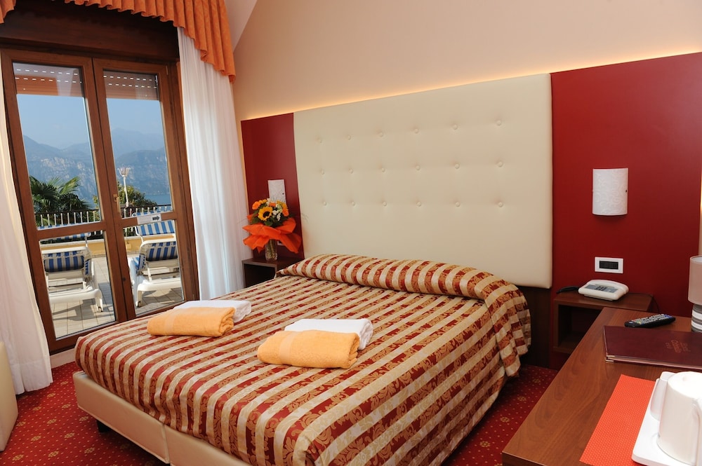 Hotel Cristallo 18/45