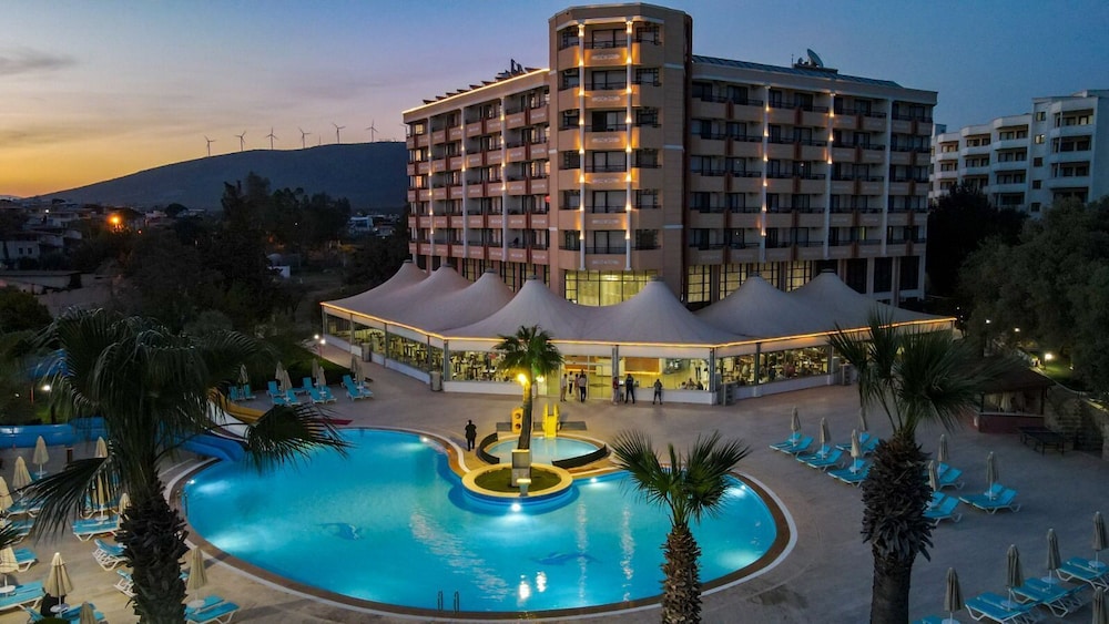 The Holiday Resort 3/54