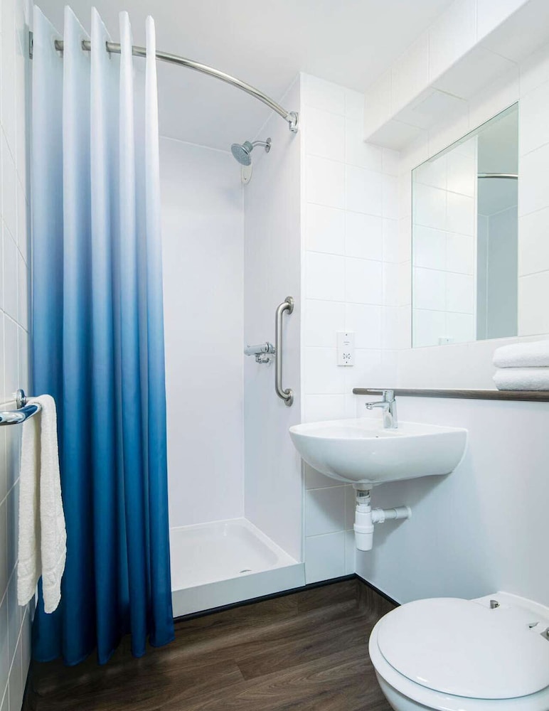 Travelodge London City Airport Hotel 15/20