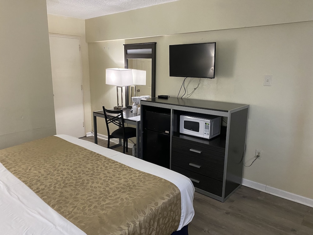 Red Carpet Inn &amp; Suites 7/30