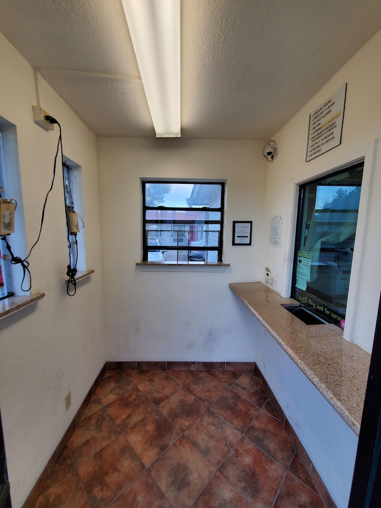 River Inn Motel (ex. Rodeway Inn Downtown) 19/29