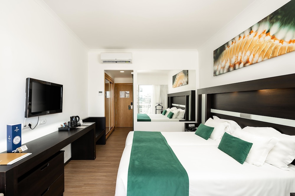 SUPERIOR, DOUBLE OR TWIN BED, PARTIAL SEA VIEW, BALCONY