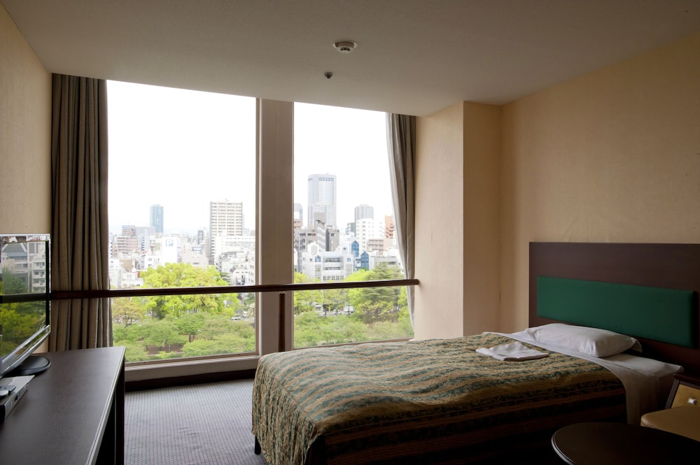 Osaka Castle Hotel 33/73
