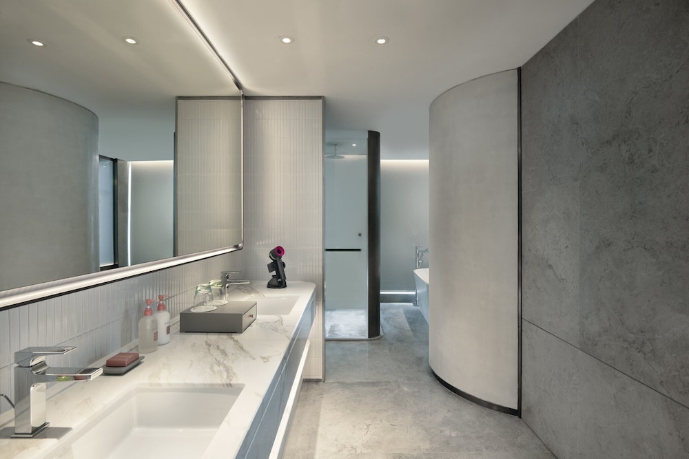 CROWNE PLAZA WUHAN OPTICS VALLEY 23/72